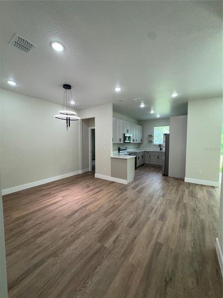 Spacious, unfurnished interior of a new home in , Auburndale (Image 26).