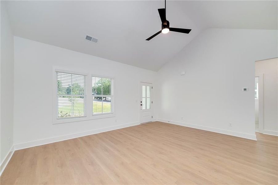 Spacious, unfurnished interior of a new home in , Gainesville (Image 12).