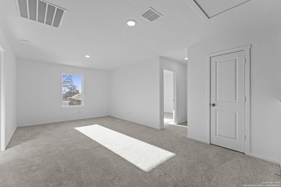 Spacious, unfurnished interior of a new home in Friendship Oaks: Watermill Collection, Fredericksburg (Image 13).