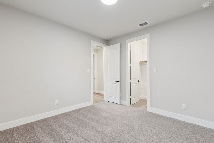 Spacious, unfurnished interior of a new home in Dove Hollow, Waxahachie (Image 33). Spacious, unfurnished interior of a new home in Dove Hollow, Waxahachie (Image 33).