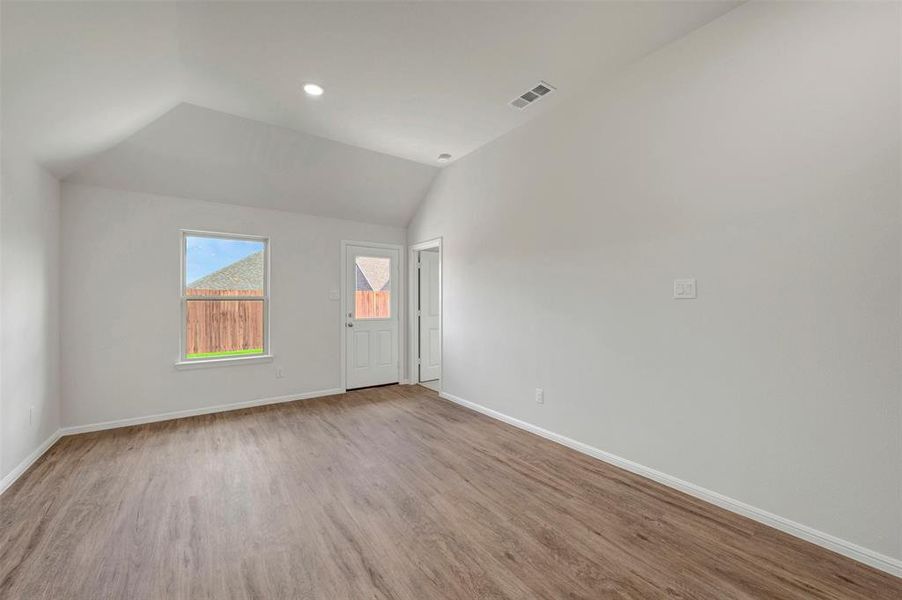 Spacious, unfurnished interior of a new home in Elevon, Lavon (Image 23).