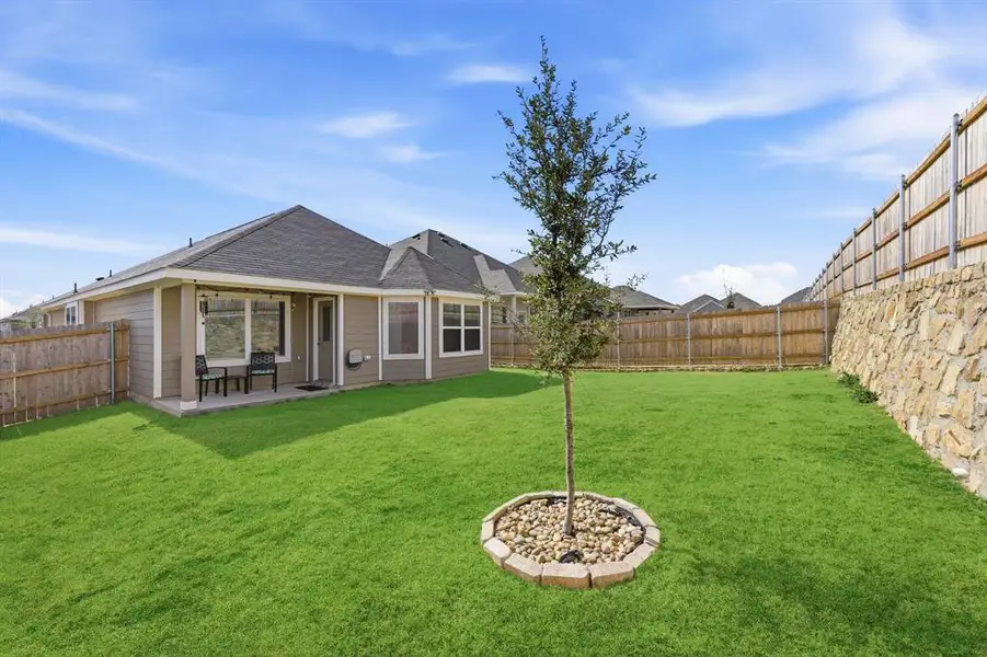 Exterior details and patio area of a home in Retreat at Fossil Creek, Fort Worth (Image 4).