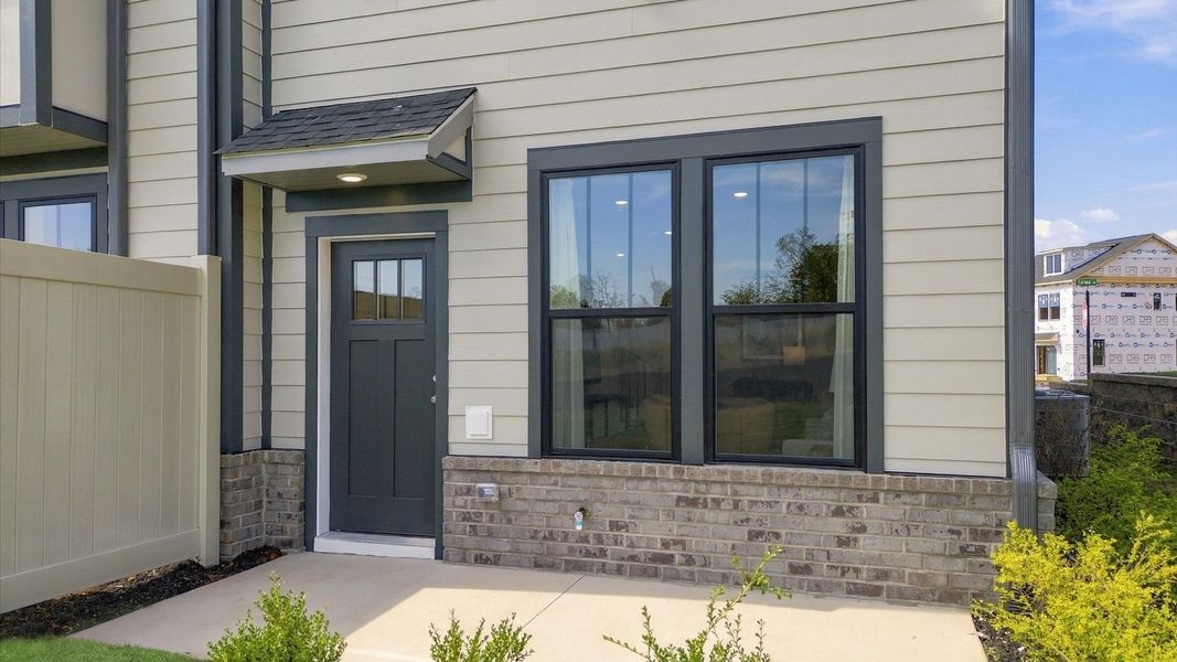 Exterior details and patio area of a home in Traynham Place, Greenville (Image 28).