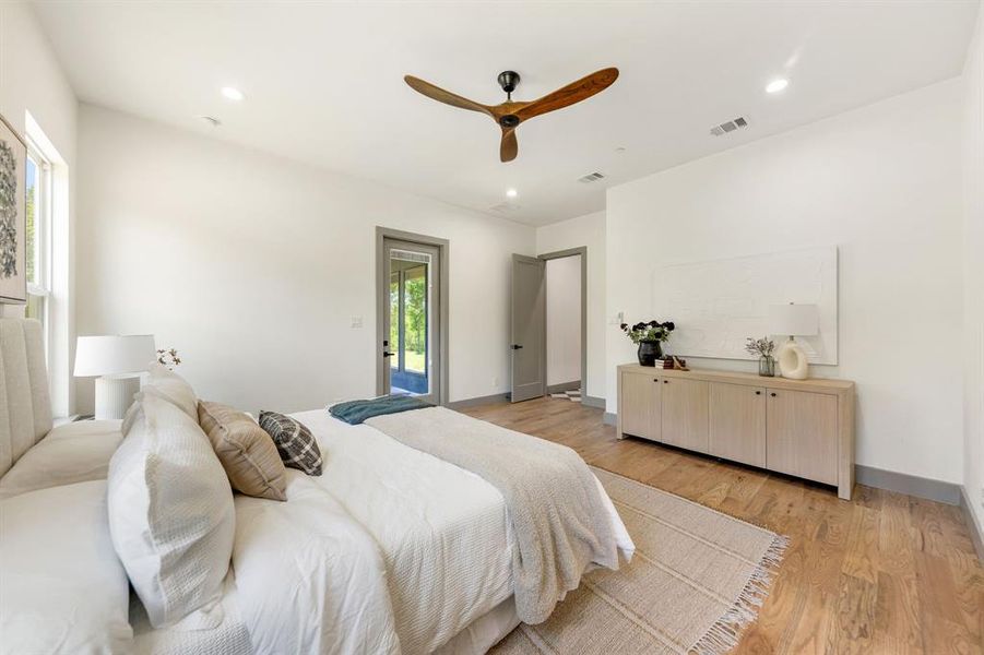 Furnished interior view inside a new home in , Red Oak (Image 14).