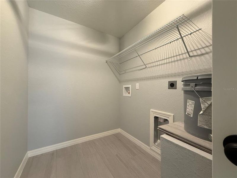 Spacious, unfurnished interior of a new home in , Dunnellon (Image 8).