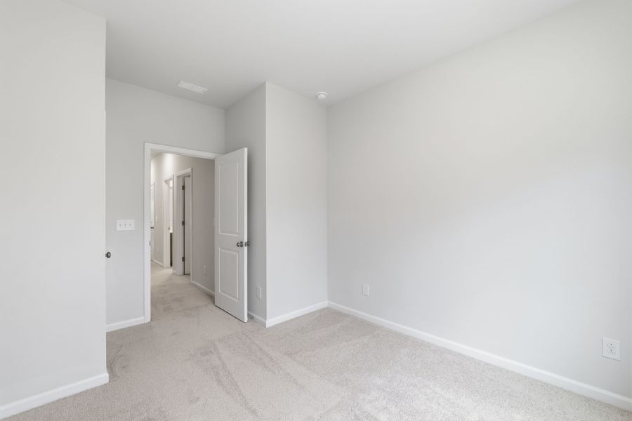 Spacious, unfurnished interior of a new home in Lakeview Village, Charlotte (Image 27).