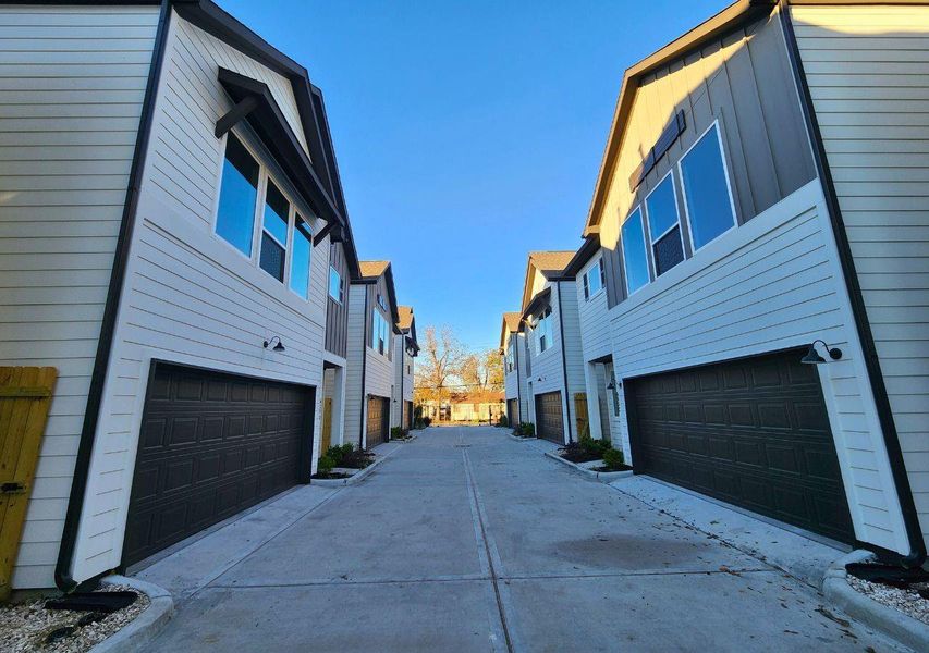 This photo shows a row of modern townhouses with two-story designs, featuring clean lines and contrasting light and dark siding. This photo shows a row of modern townhouses with two-story designs, featuring clean lines and contrasting light and dark siding.