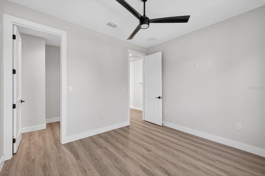 Spacious, unfurnished interior of a new home in , Tampa (Image 60).