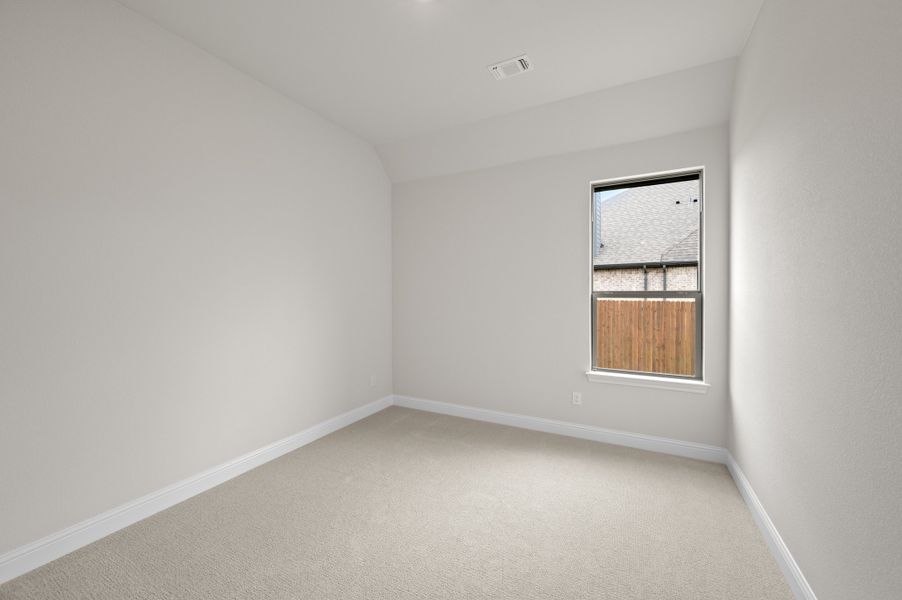 Spacious, unfurnished interior of a new home in Myrtle Creek, Waxahachie (Image 24).