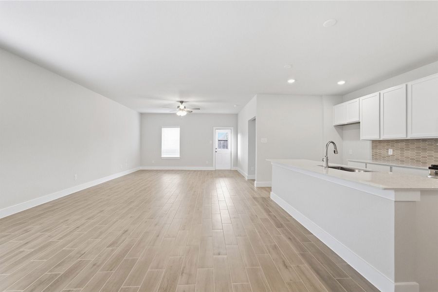 Spacious, unfurnished interior of a new home in Pecan Estates, Crosby (Image 46).