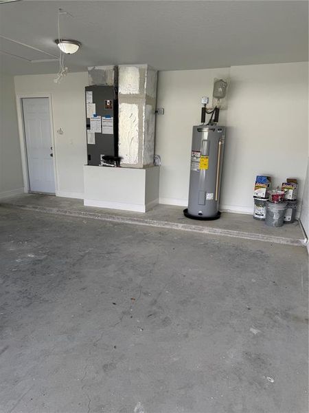 Spacious, unfurnished interior of a new home in , Deltona (Image 26).