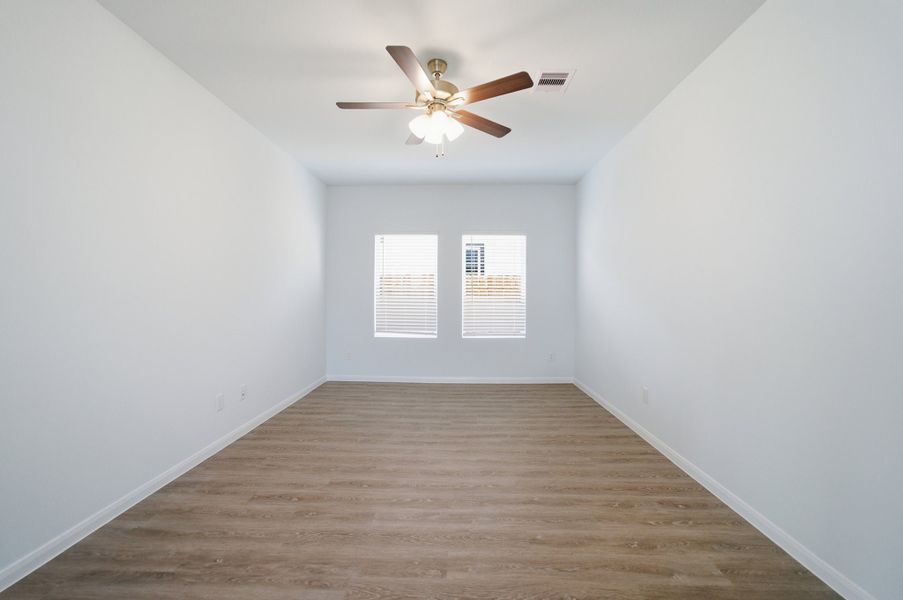 Spacious, unfurnished interior of a new home in The Pines at Seven Coves, Willis (Image 28).