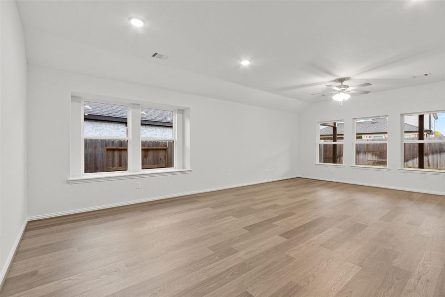 Spacious, unfurnished interior of a new home in River Ranch, Dayton (Image 12).