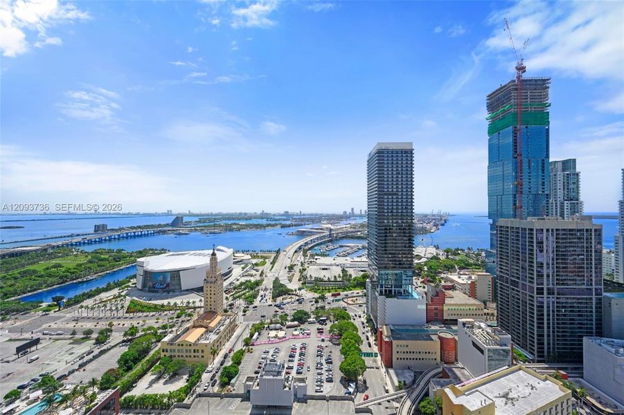 Condo located in Miami, FL showcasing its design and architecture (Image 13).