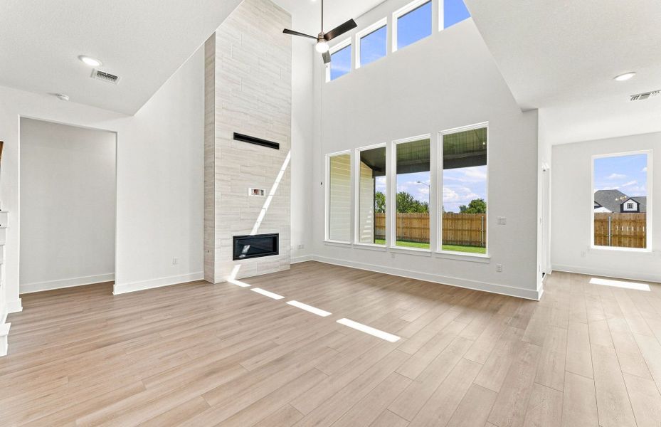 Spacious, unfurnished interior of a new home in Kuempel Estates, Pflugerville (Image 21).