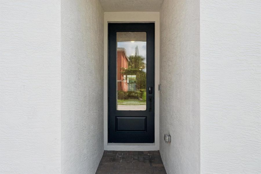 Exterior details and patio area of a home in , Fort Pierce (Image 22).