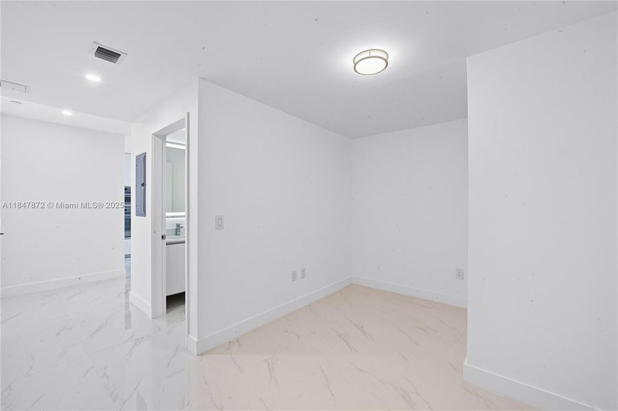 Spacious, unfurnished interior of a new home in Aria Reserve, Miami (Image 22).