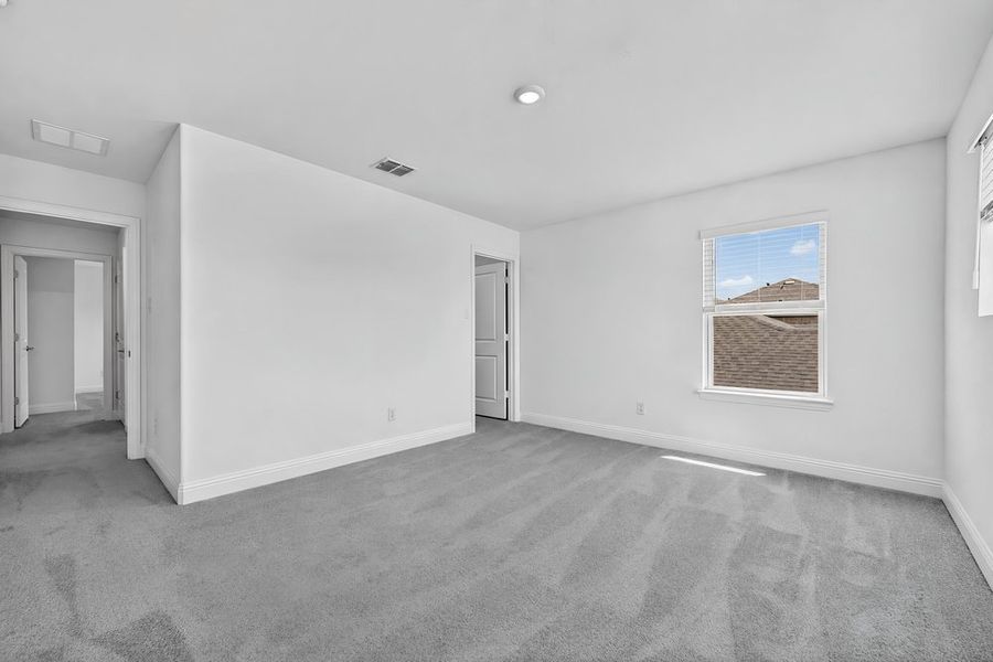 Spacious, unfurnished interior of a new home in Madero 50s, Fort Worth (Image 20).