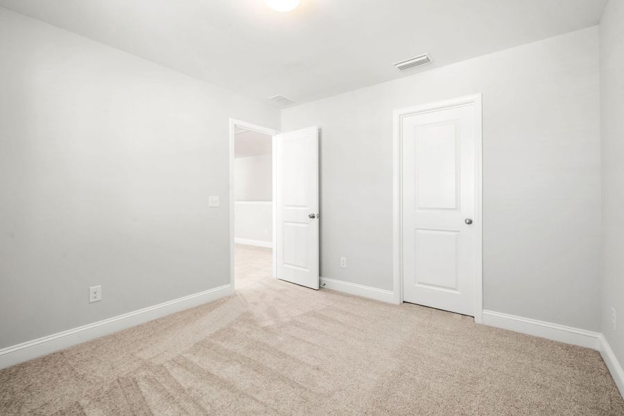 Spacious, unfurnished interior of a new home in Salem Bay, Beaufort (Image 14).