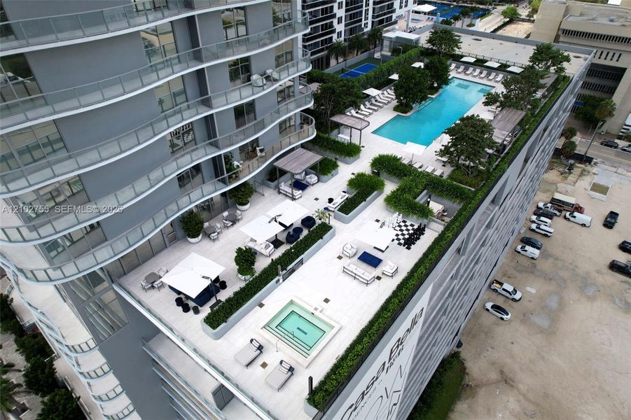Condo located in Miami, FL showcasing its design and architecture (Image 28).