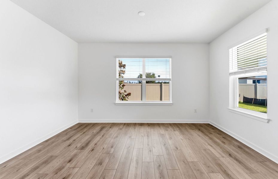 Spacious, unfurnished interior of a new home in Riverwood, Zephyrhills (Image 23).
