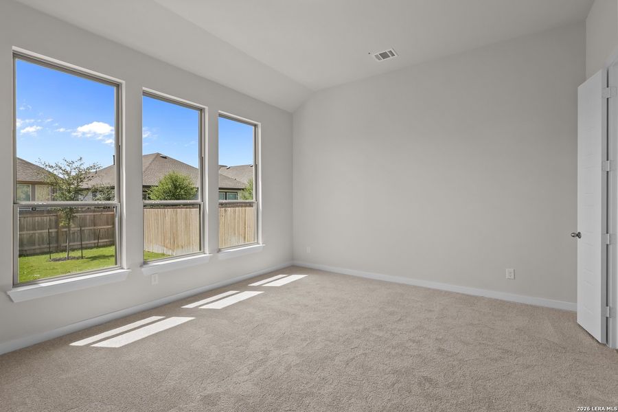 Spacious, unfurnished interior of a new home in Davis Ranch, San Antonio (Image 37).