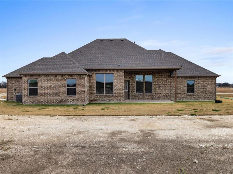 Exterior details and patio area of a home in , Waxahachie (Image 3).