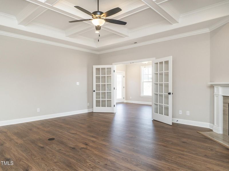 15 2374_WhelenDr LivRm1