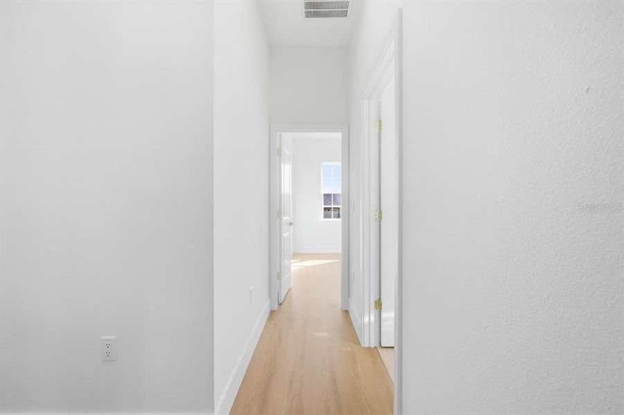 Spacious, unfurnished interior of a new home in , Ocala (Image 32).