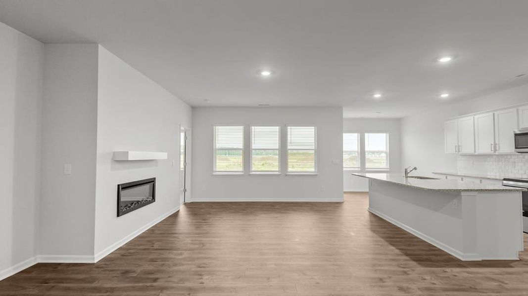 Spacious, unfurnished interior of a new home in East Ridge, Ayden (Image 11).