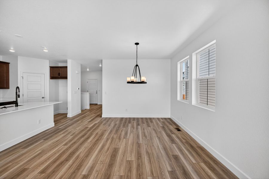 Spacious, unfurnished interior of a new home in The Aurora Highlands, Aurora (Image 11).