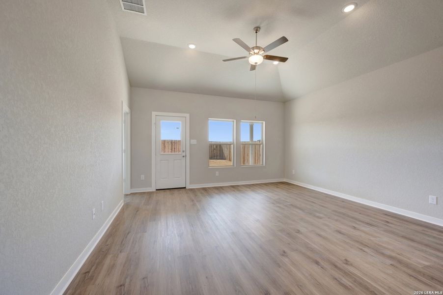 Spacious, unfurnished interior of a new home in Winding Brook, San Antonio (Image 33).