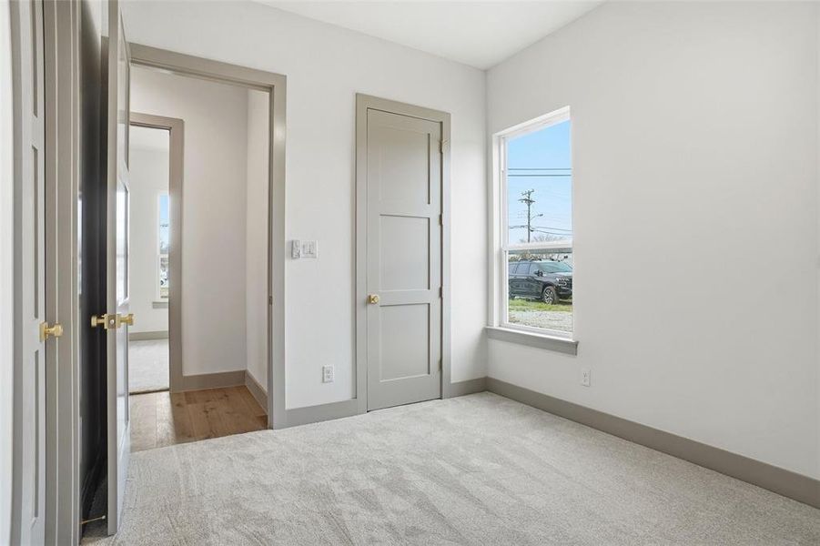 Spacious, unfurnished interior of a new home in , Roanoke (Image 36).