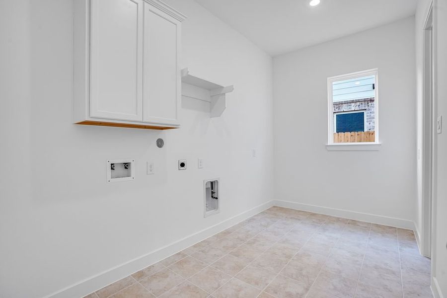 Spacious, unfurnished interior of a new home in Avalon at Cypress, Cypress (Image 23).