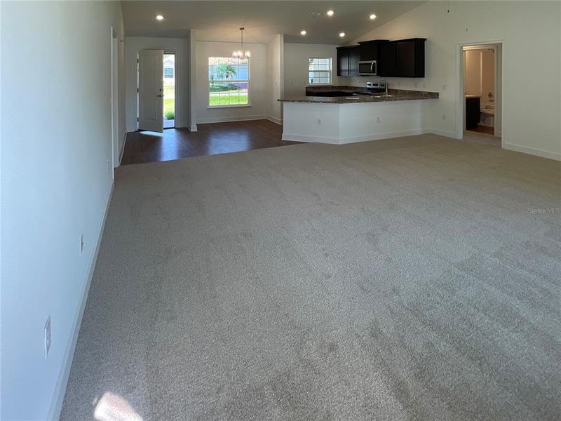 Spacious, unfurnished interior of a new home in Poinciana-Osceola County, Kissimmee (Image 13).