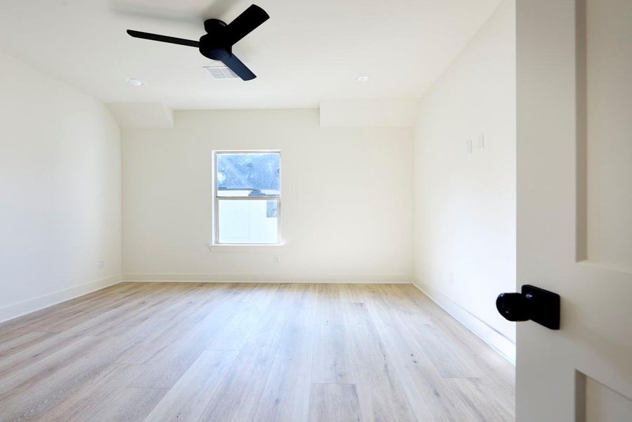 Spacious, unfurnished interior of a new home in , Houston (Image 18).
