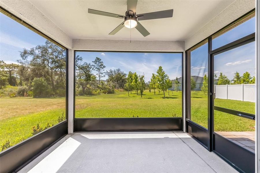 Exterior details and patio area of a home in , Bradenton (Image 2).
