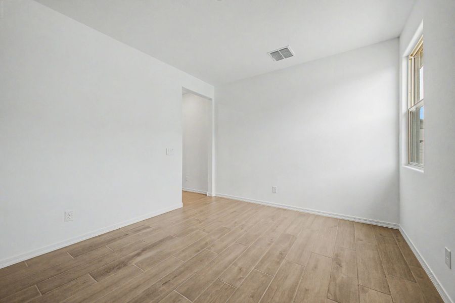 Spacious, unfurnished interior of a new home in Las Ventanas, Goodyear (Image 10).