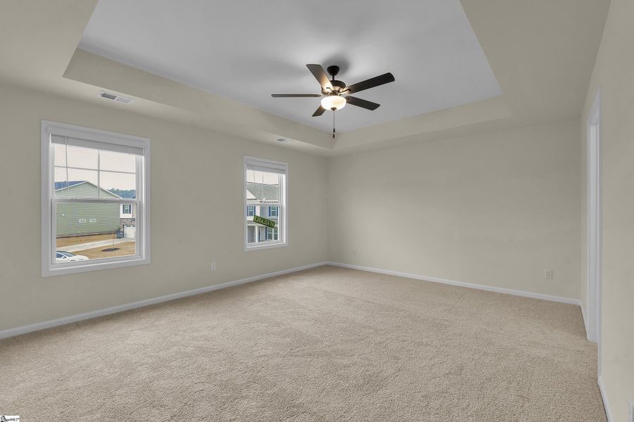 Spacious, unfurnished interior of a new home in Sedona, Greenville (Image 19).