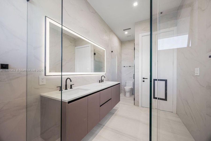 Furnished interior view inside a new home in , Fort Lauderdale (Image 69).