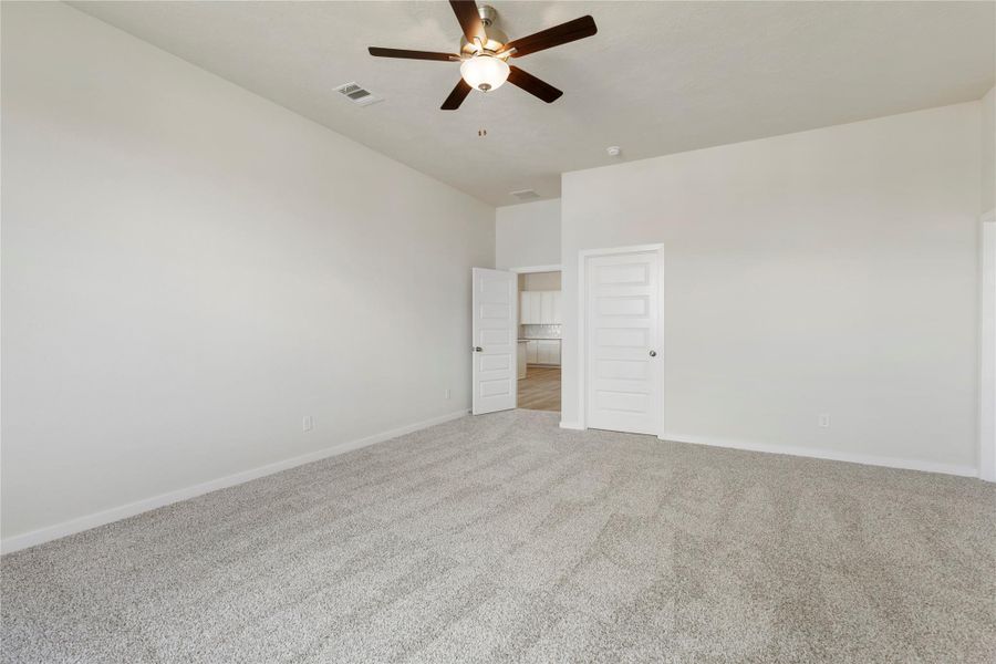 Spacious, unfurnished interior of a new home in Vintage Farms, Brenham (Image 23).