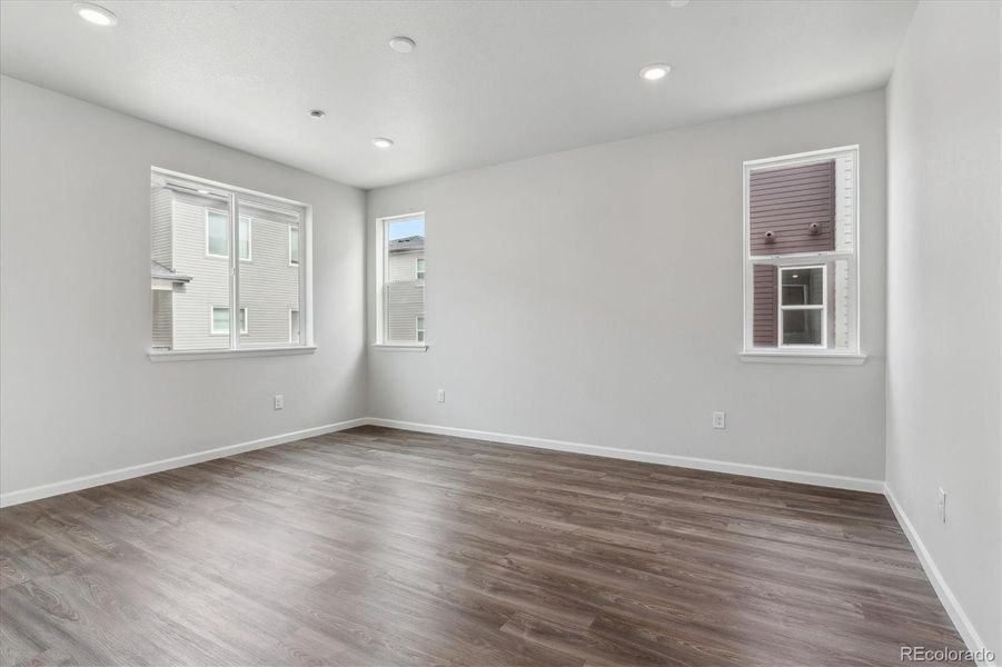 Spacious, unfurnished interior of a new home in Townhome Collection at Grand Vue at Interlocken, Broomfield (Image 18).