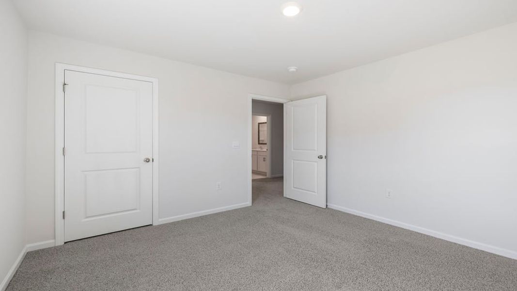 Spacious, unfurnished interior of a new home in Cedar Gap, Fountain Inn (Image 26).