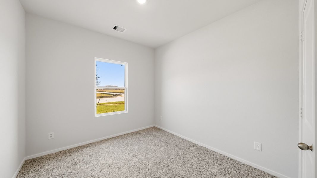 Spacious, unfurnished interior of a new home in Sunterra Lakes, Brookshire (Image 14).