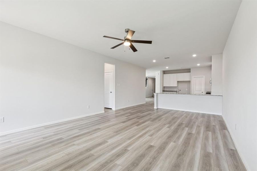 Spacious, unfurnished interior of a new home in AnaCapri, Anna (Image 12).