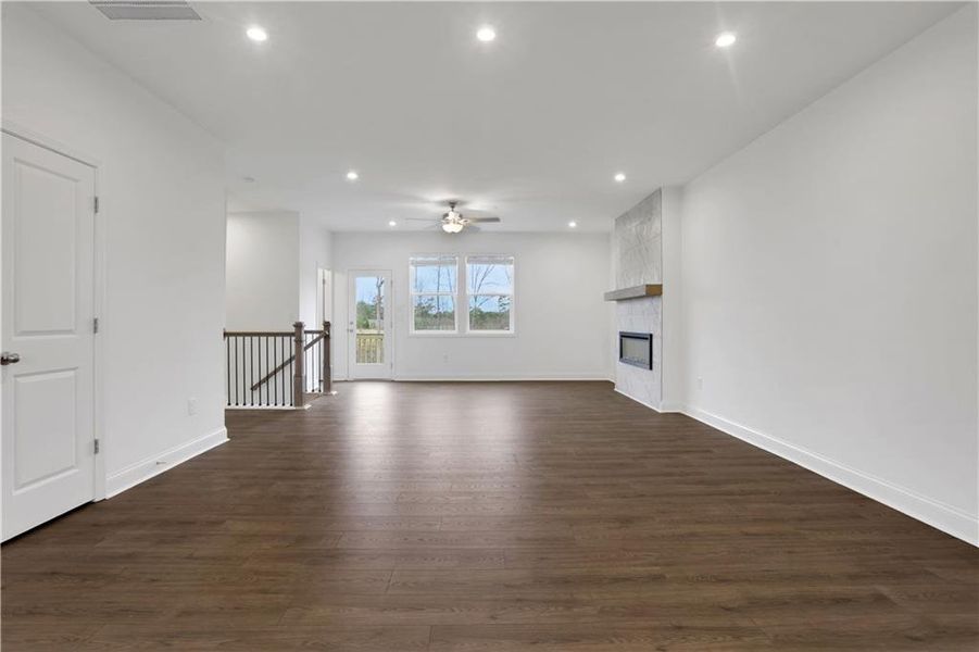 Spacious, unfurnished interior of a new home in Towne Village at Suwanee Dam, Sugar Hill (Image 13). Spacious, unfurnished interior of a new home in Towne Village at Suwanee Dam, Sugar Hill (Image 13).