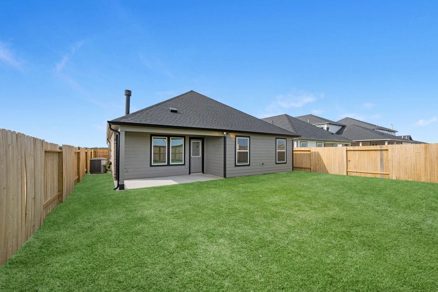 Exterior details and patio area of a home in Grand Mason Crossing, Katy (Image 3).