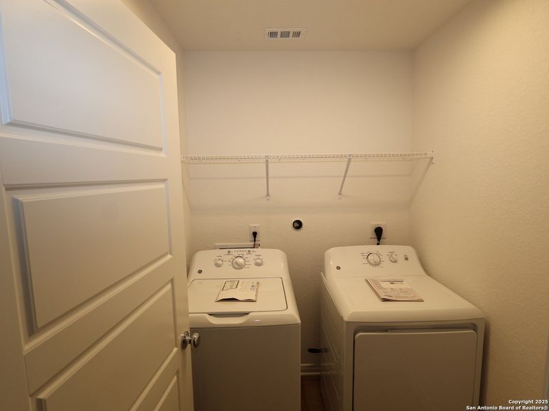 Close-up of interior finishes inside a home in Blue Ridge Ranch, San Antonio (Image 16).