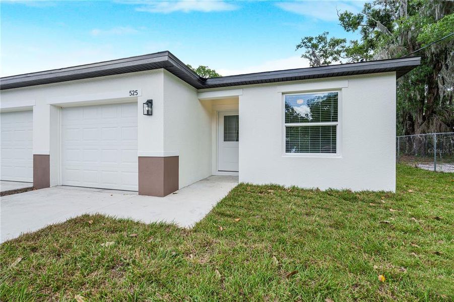 Exterior details and patio area of a home in , Eustis (Image 17).