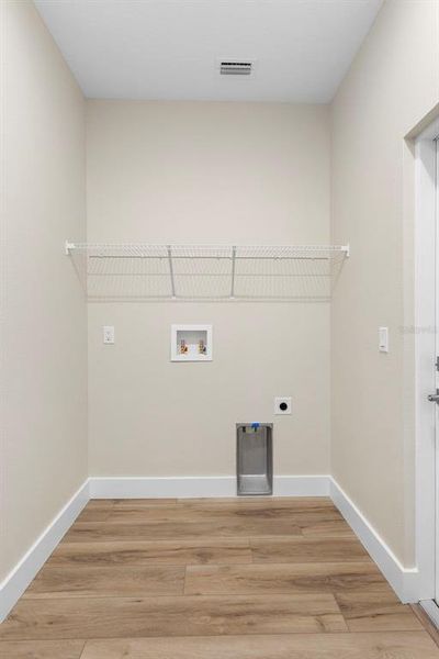 Spacious, unfurnished interior of a new home in , Lake Helen (Image 20).